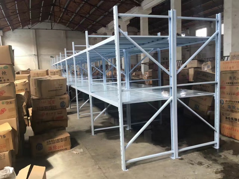 中型（xíng）貨架